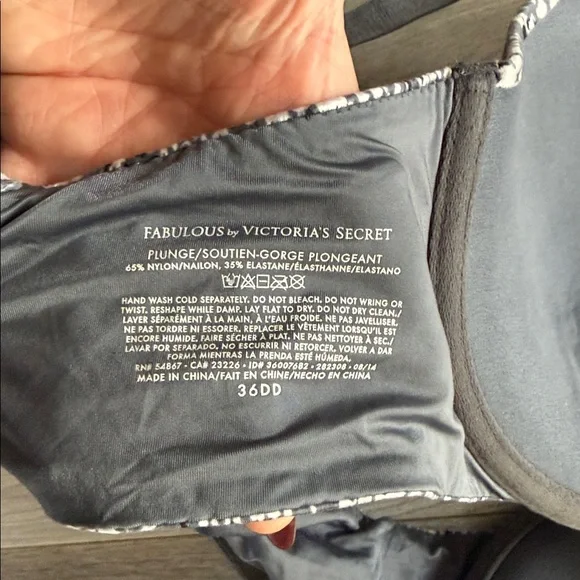 Victoria's Secret Gray and White Patterned T-Shirt Bra - Picture 2 of 4